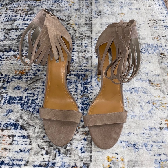 Tan suede heels - Picture 3 of 6